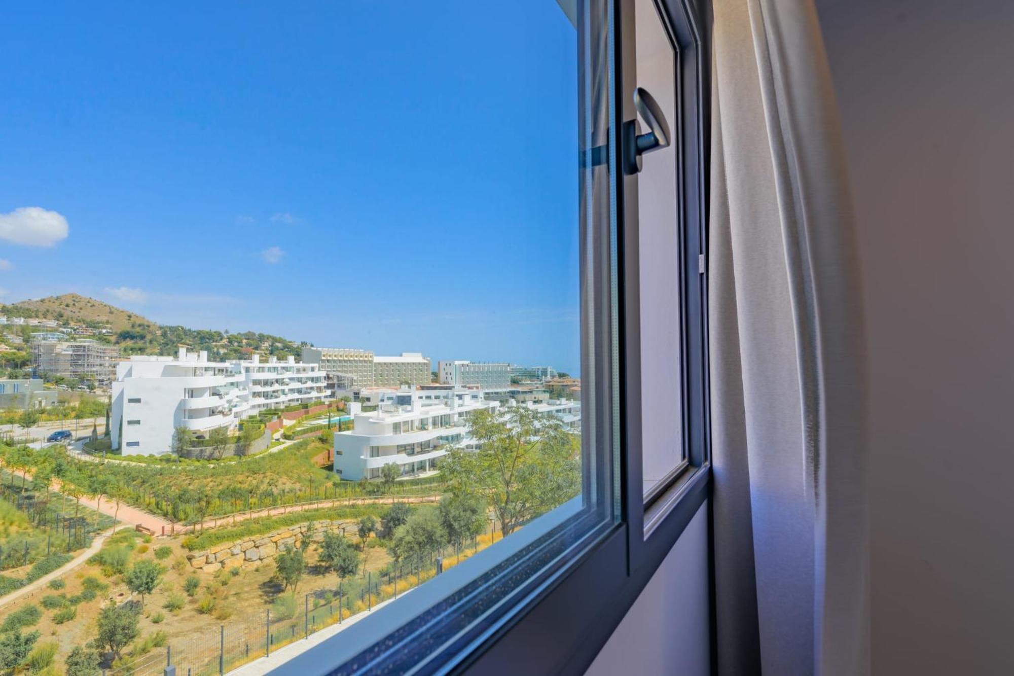 Amazing 3 Bedroom With Seaviews In Higueron Lejlighed Málaga